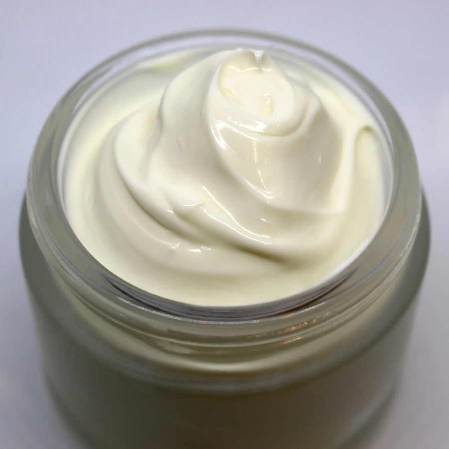 A close-up of Go Native NZ’s Certified Organic Rich Cream base, shown in a glass jar with a smooth, luxurious swirl of thick, white cream