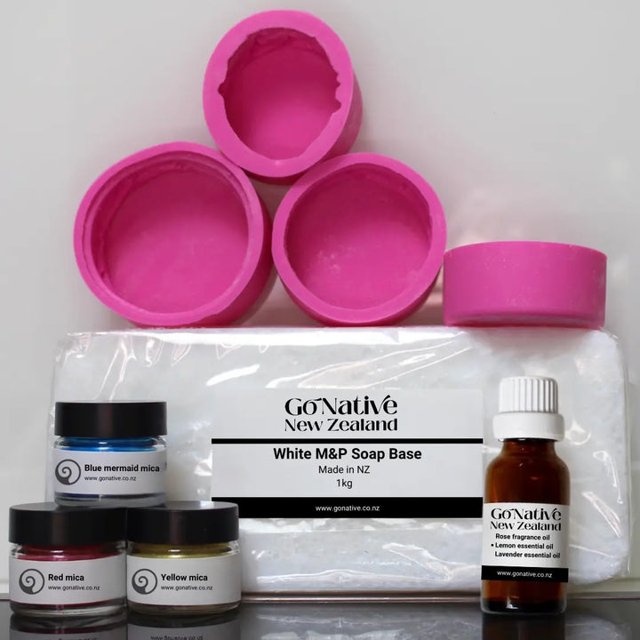 Melt & pour soapmaking KIT - Round w/ flower edges